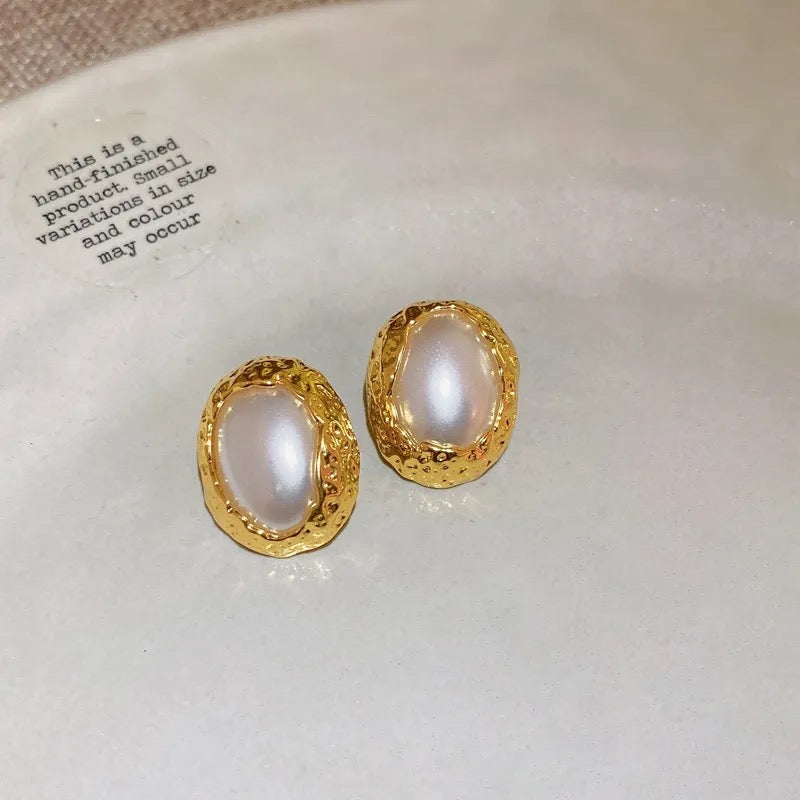 Oval Pearl Stud